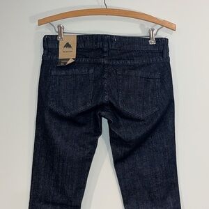 NWT BURTON Lorimer Slim Jeans Dark Rinse Wash Denim Women’s 25 Snowboard NEW